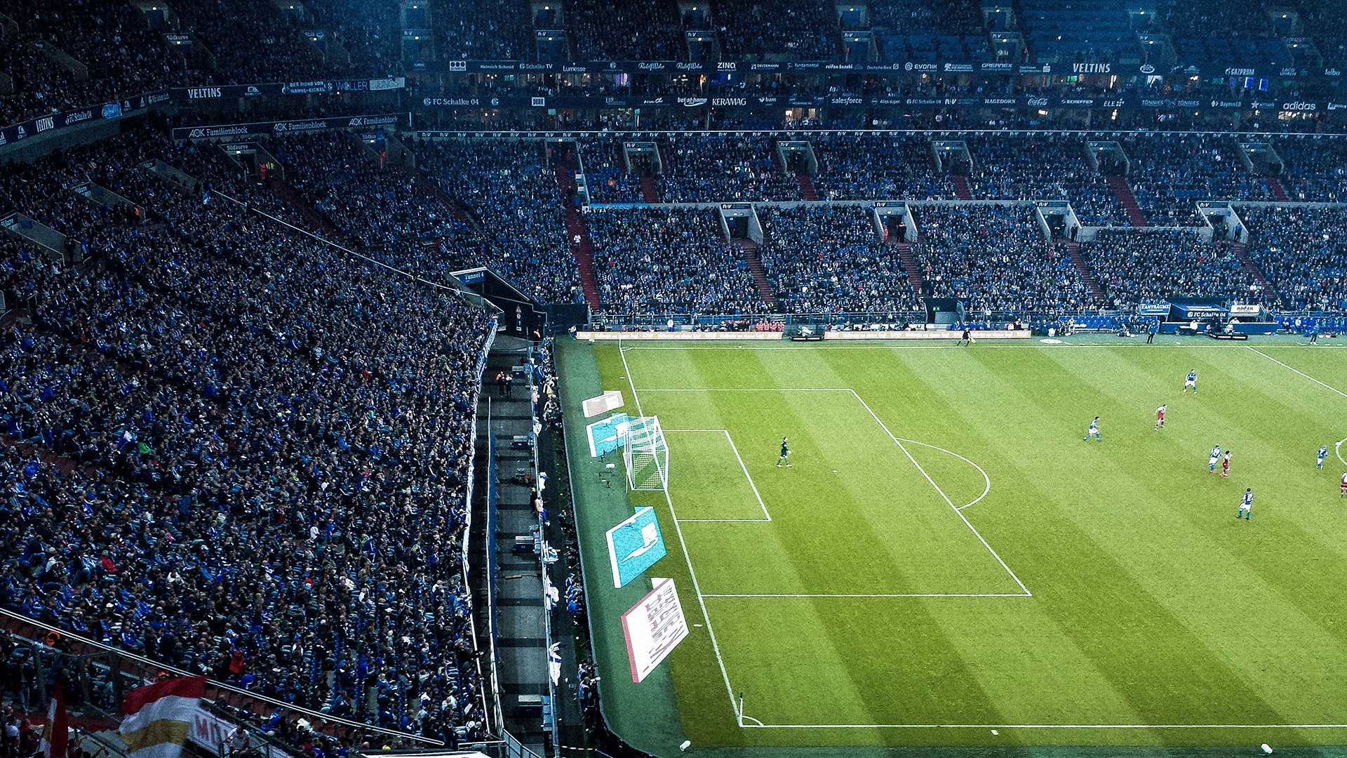 爱游戏电竞-德布劳内歌声响彻梅阿查，国米破荒夜，蓝黑与蓝月的心灵共鸣